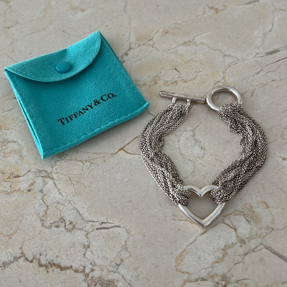 TIFFANY & CO.
Mesh Heart Multistrand Toggle Bracelet